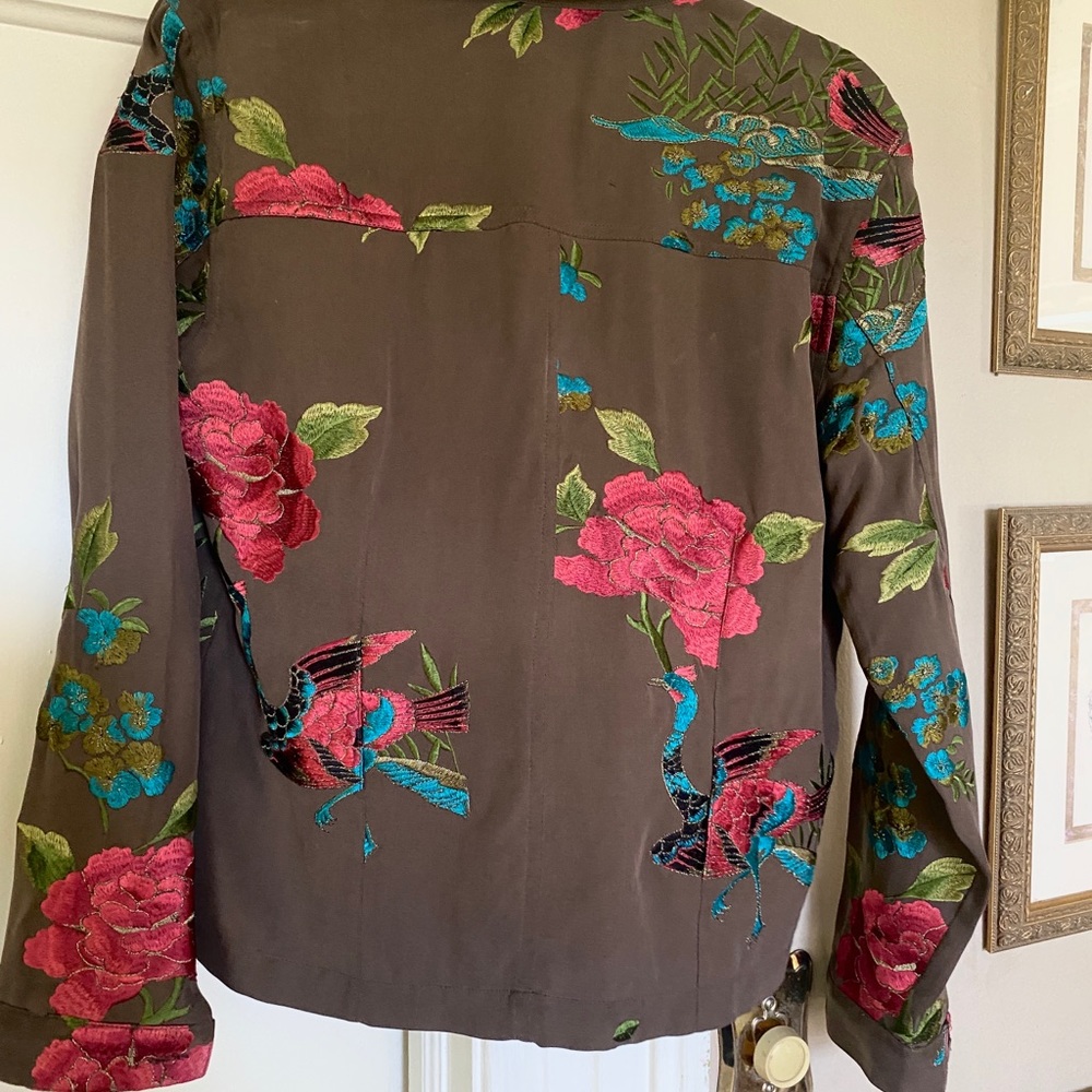 Beautiful 🌺 Embroidered SILK floral bird fitted blouse / jacket. - Picture 6 of 9